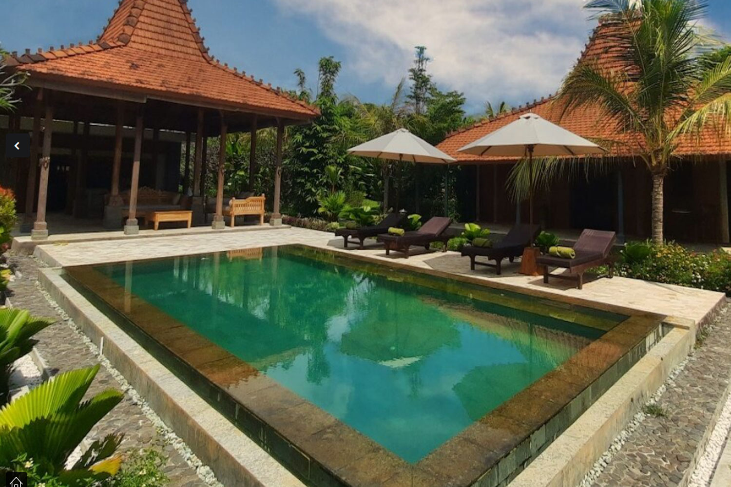 Bali Lovina Villa
