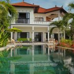 3 bedroom villa direct on the beach for rent in Bali